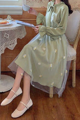 Elegantes, süßes Midikleid aus langärmligem Netzstoff
